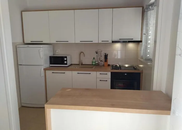 شقة With Parking Space - 21353 *